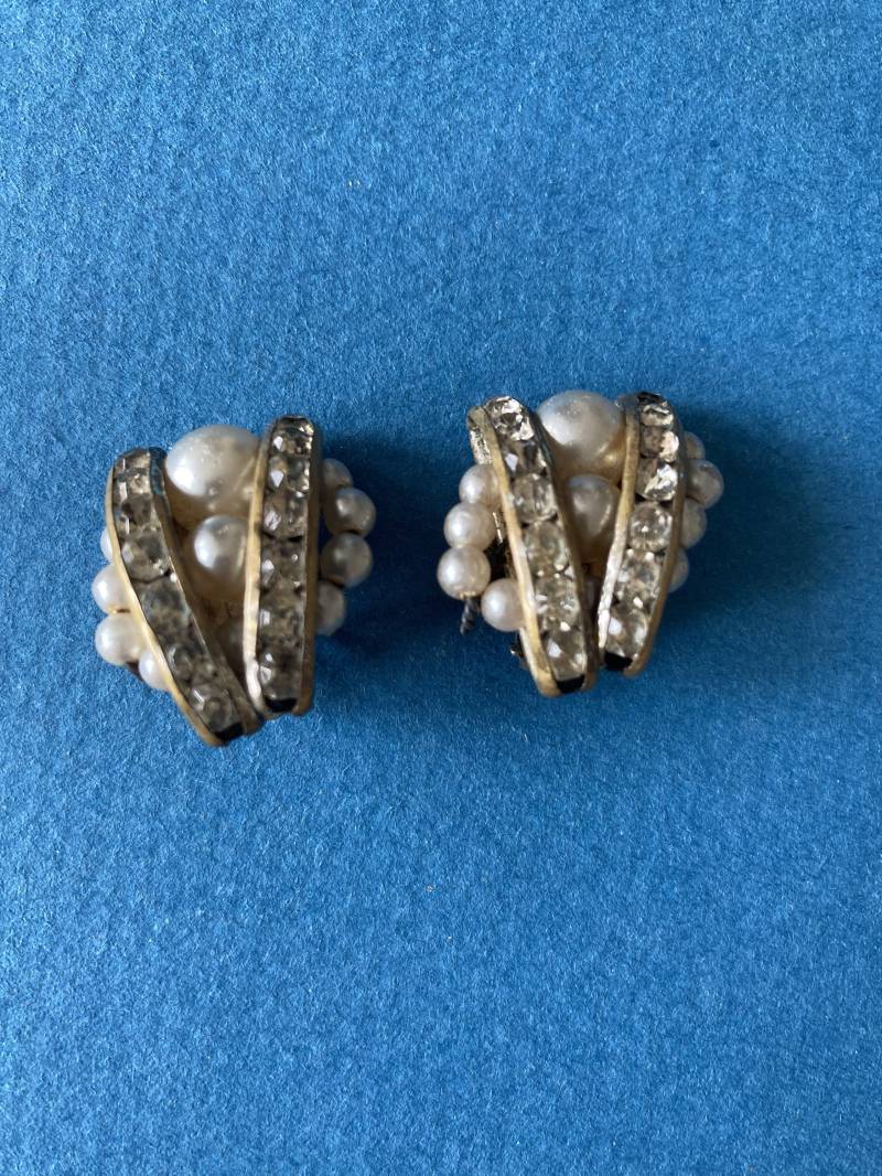 Perlen-Ohrclips Um 1940 von Preciouspastevintage