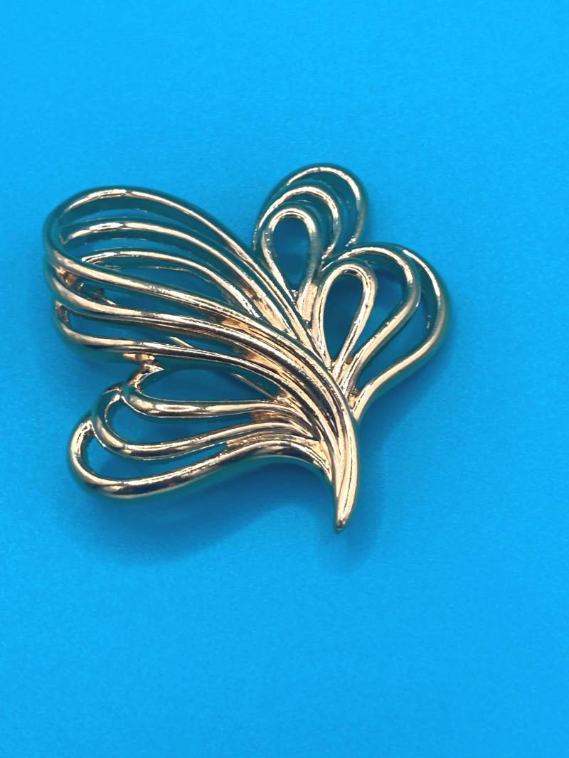 Trifari Gold Ton Brosche in Modernist Abstraktem Design C1980 von Preciouspastevintage