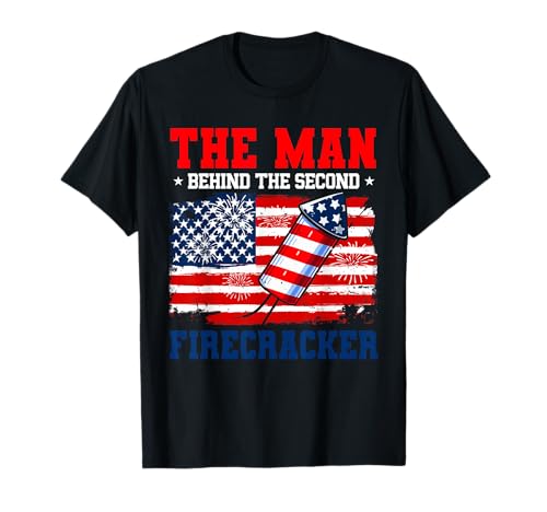 Man Behind Second Firecracker 4th Of July Funny Pregnancy T-Shirt von Pregnancy Announcement 4th Of July Costume