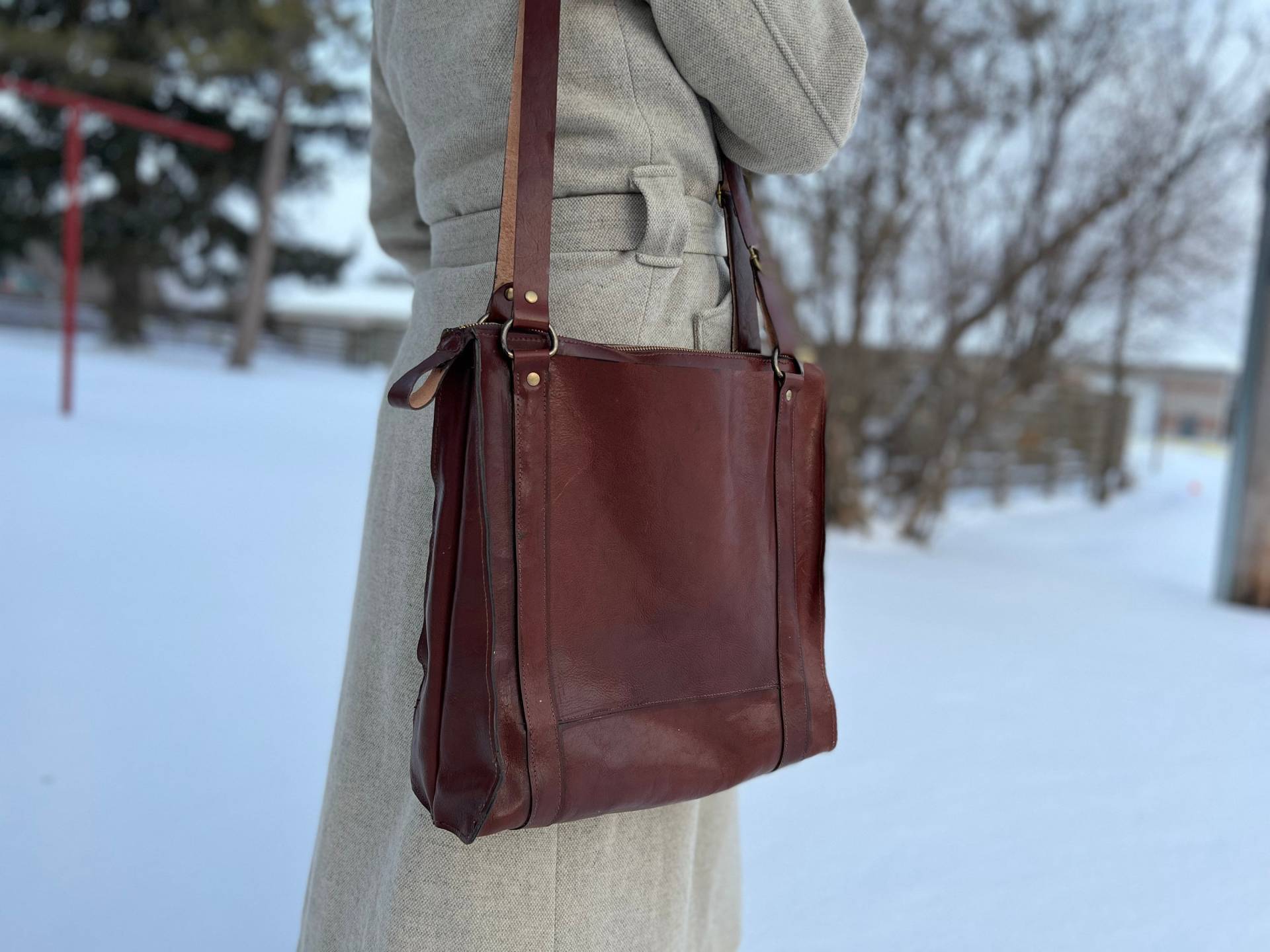 Limited Edition Leder Tragetasche | Damen Ledertasche Reißverschluss Geldbörse Crossbody Hergestellt in Den Usa Limited Edition Leder Tragetasche | Damen Ledertasche Reißverschluss Geldbörse Crossbody Hergestellt in Den Usa von PreisingLegacy