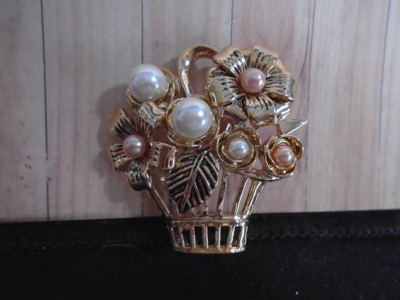 Diese Wunderschöne Große Blumen in Einer Korb Brosche. ~ Vorgeliebter Schmuck von PrelovedBling
