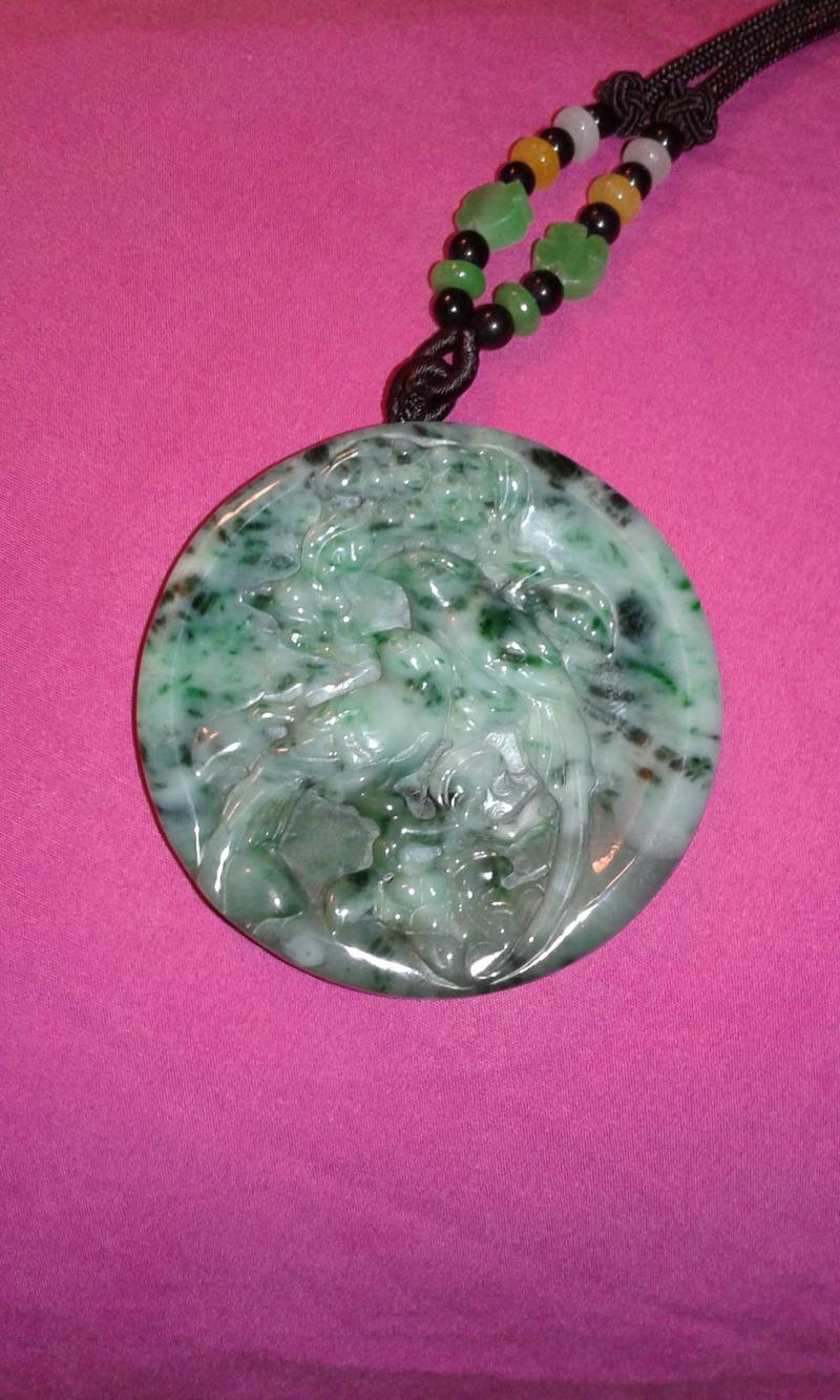 Intensive Lebendige Grün Unbehandelt Jadeit A Jade Doppel Papageien Kreis Scheibe Medaillon Anhänger Tarnung Gefleckt Wald Erde Farben von Prelovedbargains