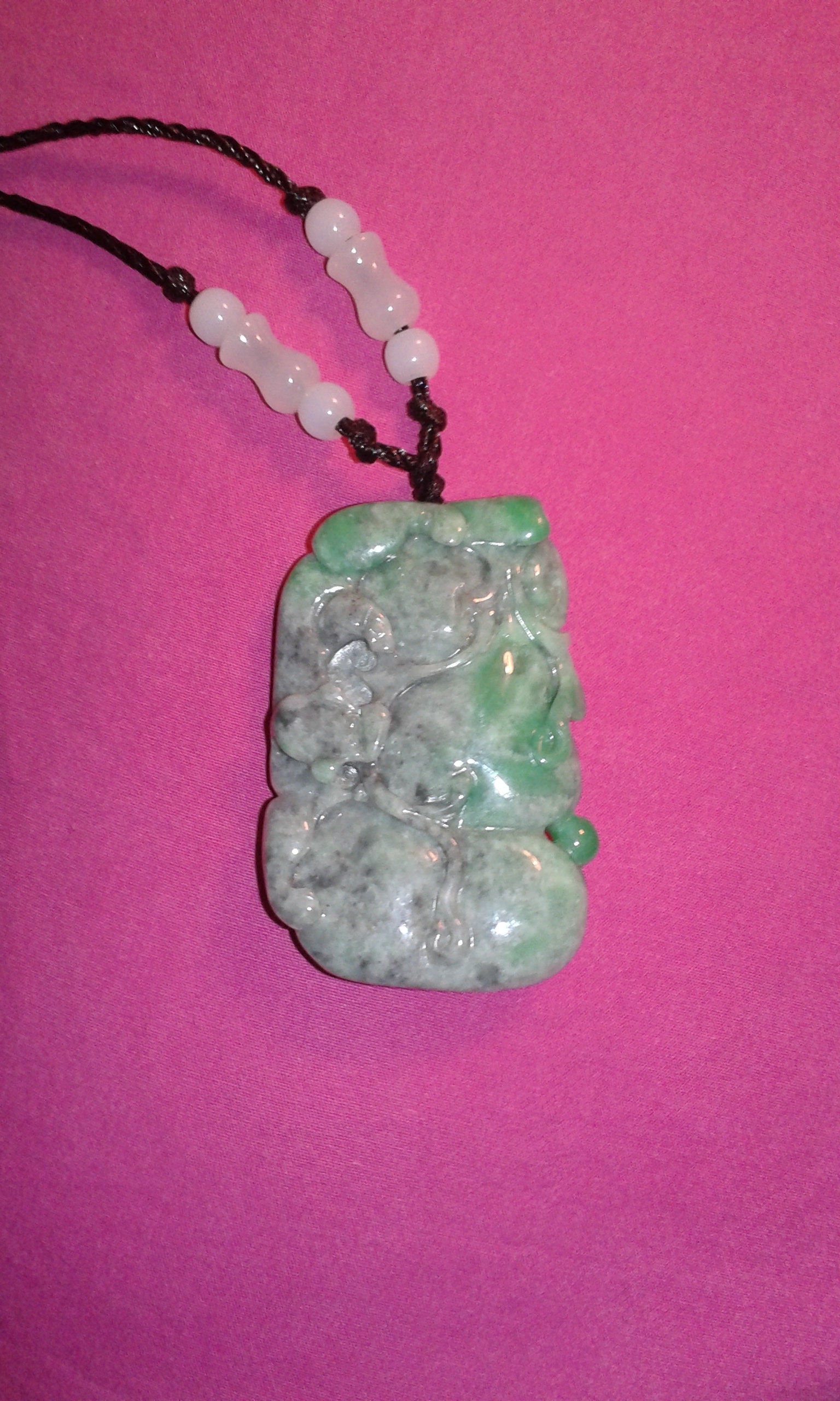 Jadeit A Jade Glück Fledermaus Vielversprechende Symbol Umgekehrt Geschnitzt Doppelseitigen Anhänger Apfel Imperial Lebendige Hypoallergen Schmuck von Prelovedbargains