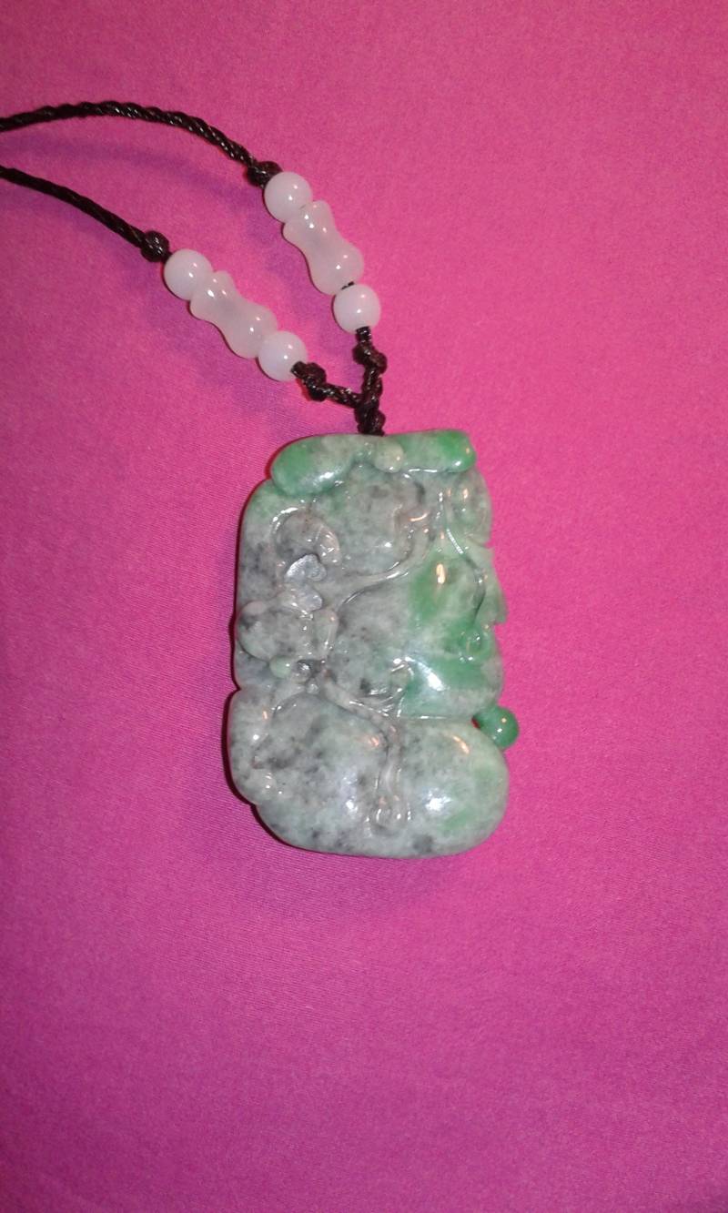Jadeit A Jade Glück Fledermaus Vielversprechende Symbol Umgekehrt Geschnitzt Doppelseitigen Anhänger Apfel Imperial Lebendige Hypoallergen Schmuck von Prelovedbargains