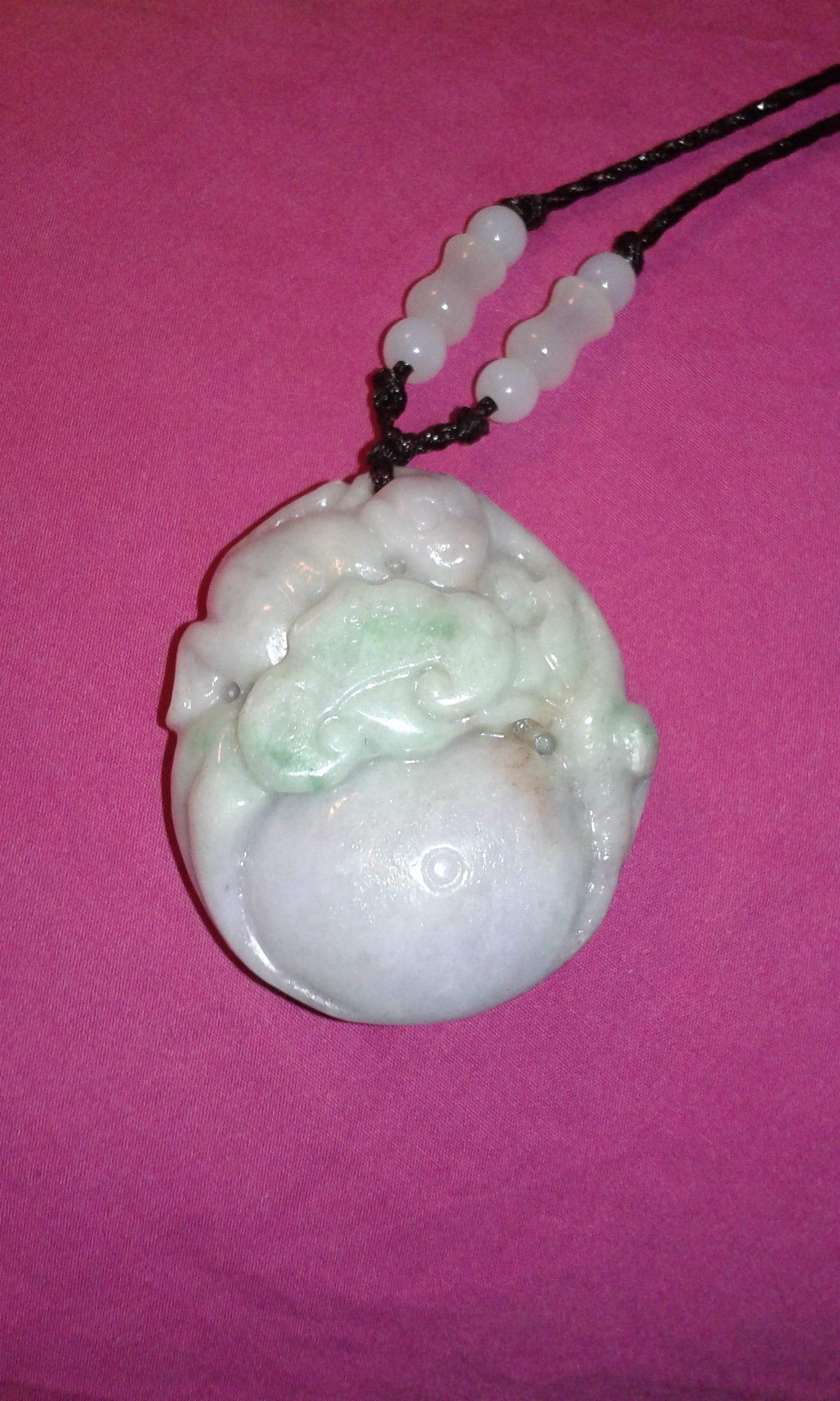 Jadeit Affe Auf Pfirsich Unbehandelt Bio Erde Abgebaut Edelstein Schnitzen Lavendel Und Grüne Jade Handgemachte Schmuck Verstellbare Länge Halskette von Prelovedbargains