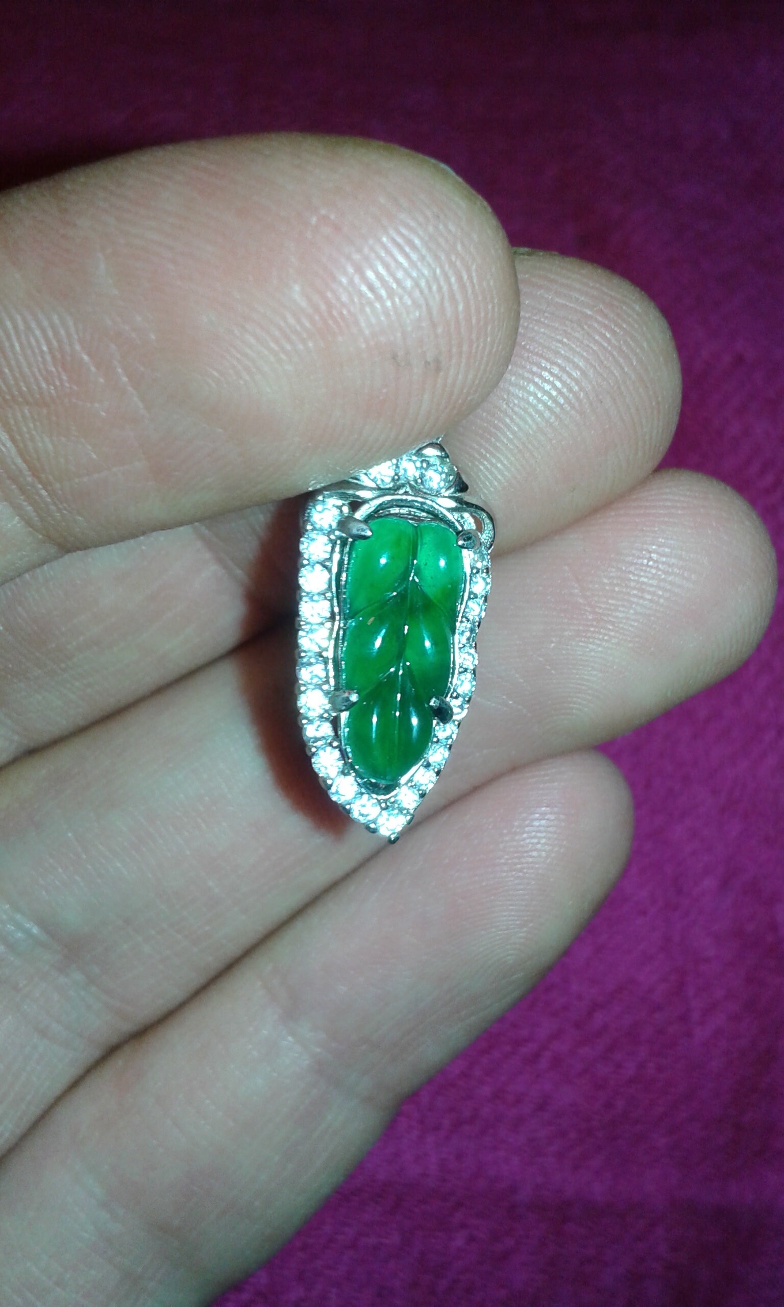 Unbehandelter Imperial Grüner Jadeit A Jade, Zirkonia Und Massiver Sterling Silber Blatt Anhänger Erde Steingemint Natur Smaragdfarben Edelstein von Prelovedbargains