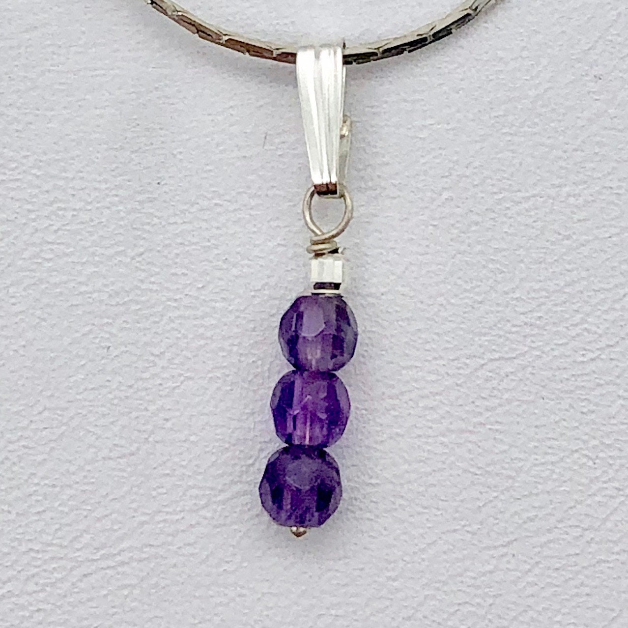 Aaa Natürliche Facettierte Amethyst Runde 4mm Perlen Anhänger | 1" Lang Lila von PremiumBeadStudio