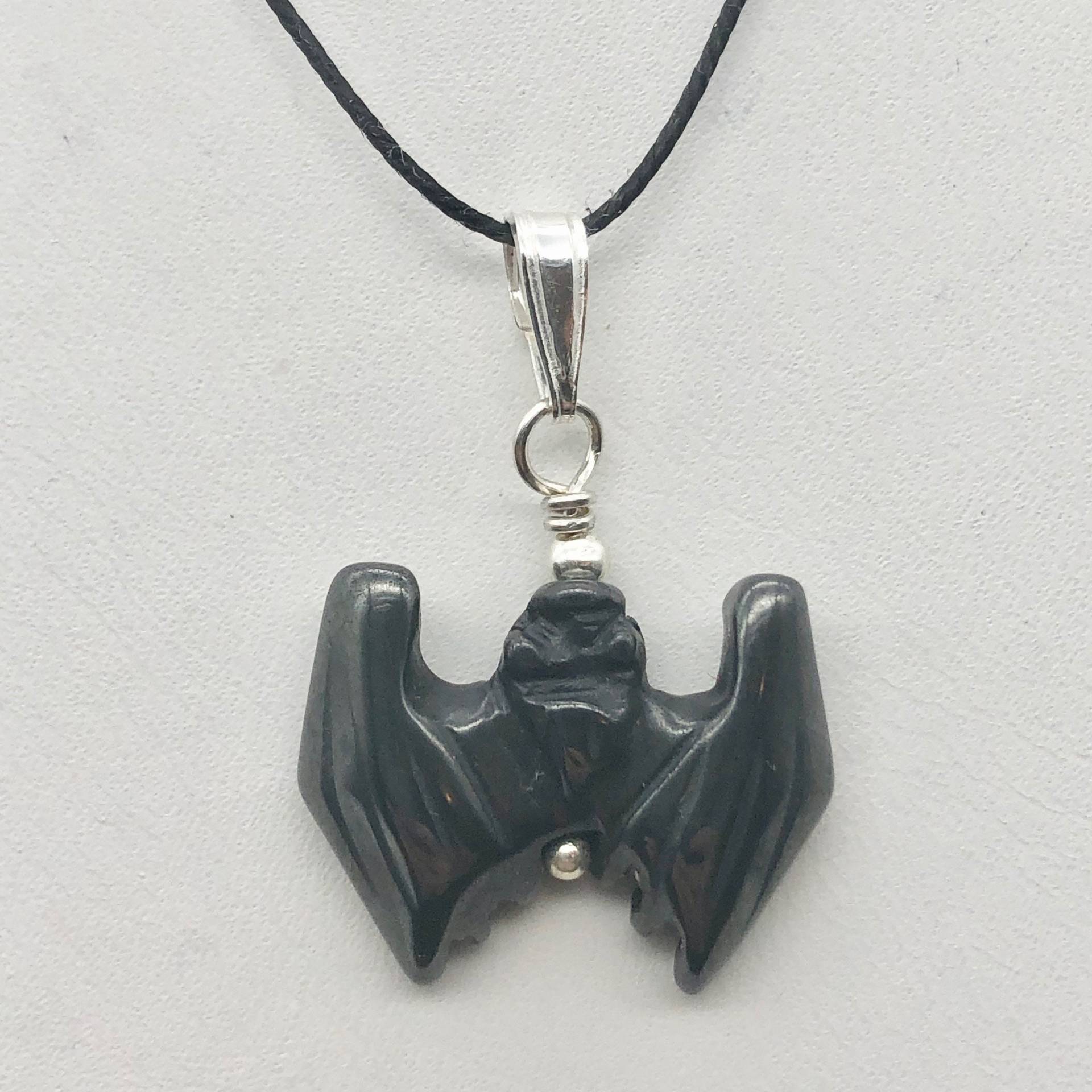 Hämatit-Fledermaus Anhänger Halskette | Halbedelstein Schmuck Silber von PremiumBeadStudio