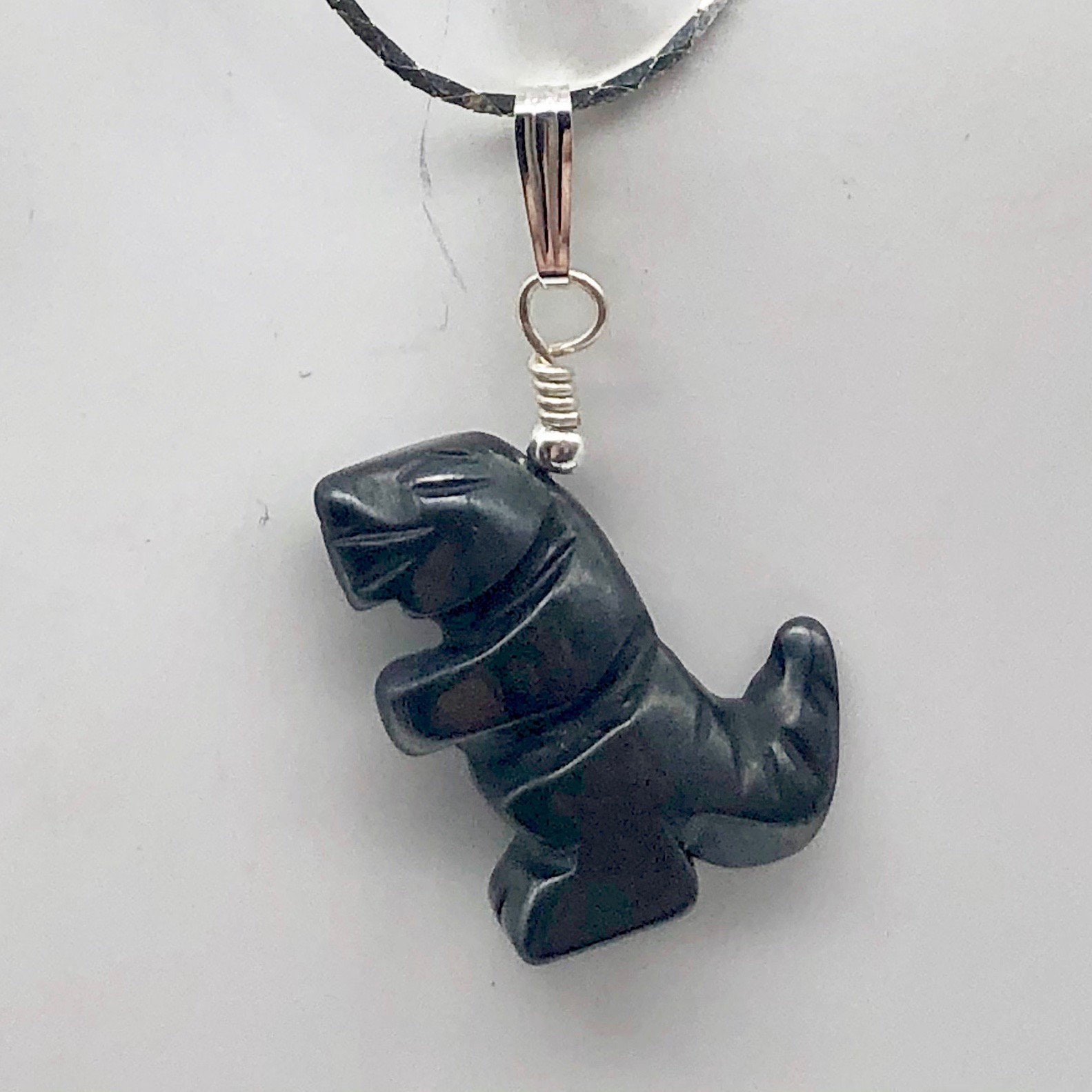 Halbedelstein Schmuck T Rex Anhänger Halskette Aus Hämatit/Silber von PremiumBeadStudio