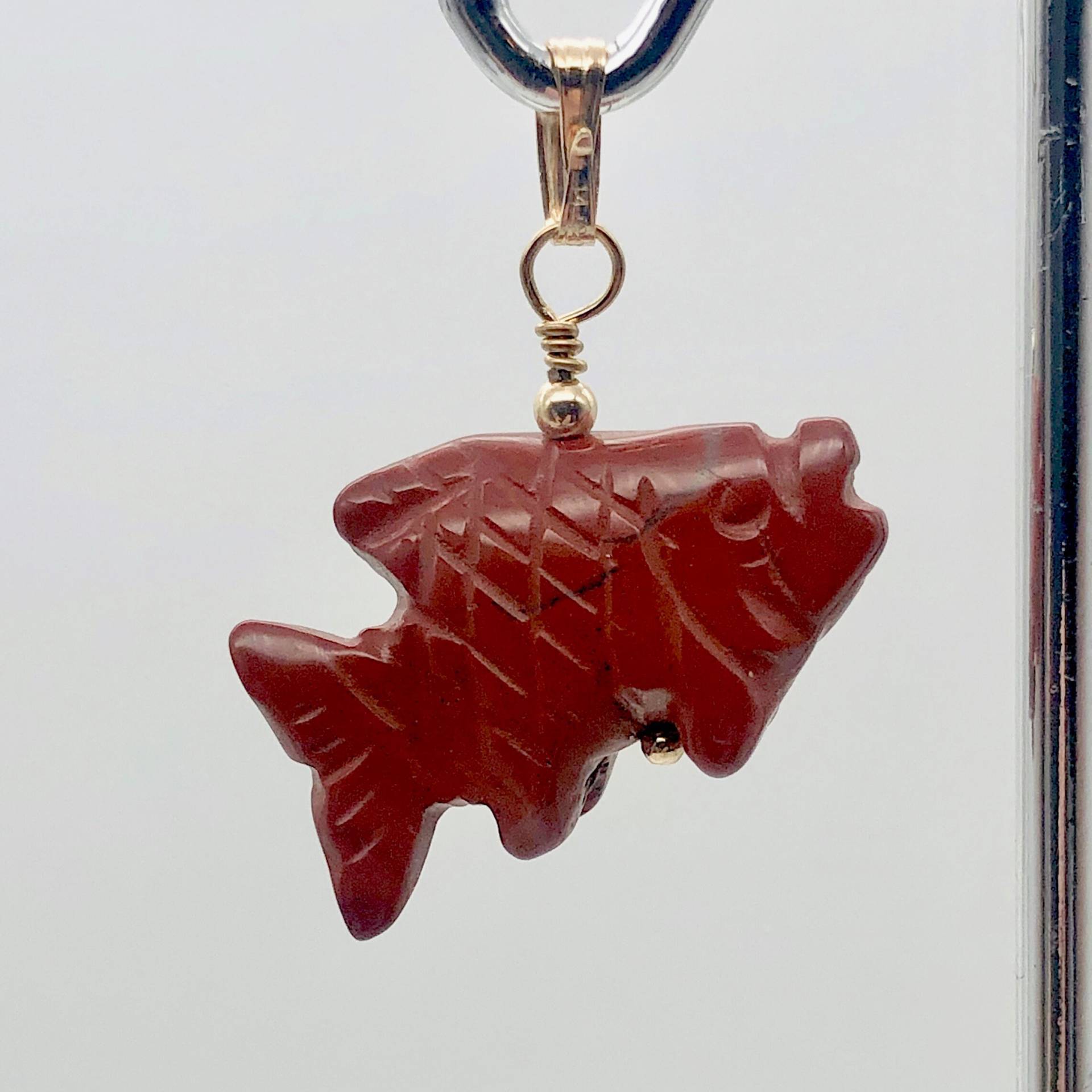 Jasper Koi Fisch Anhänger Halskette | Halbedelstein Schmuck 14Kgf von PremiumBeadStudio