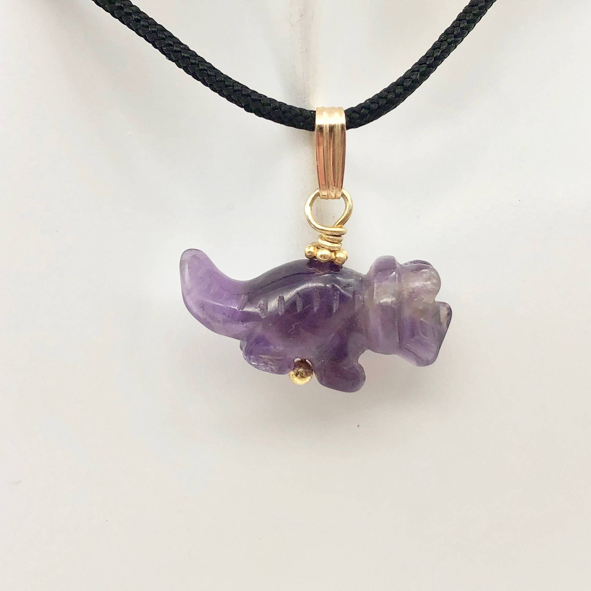 Lila Dinosaurier Anhänger Amethyst Triceratops 14K Gold-Filled 509303Amg von PremiumBeadStudio