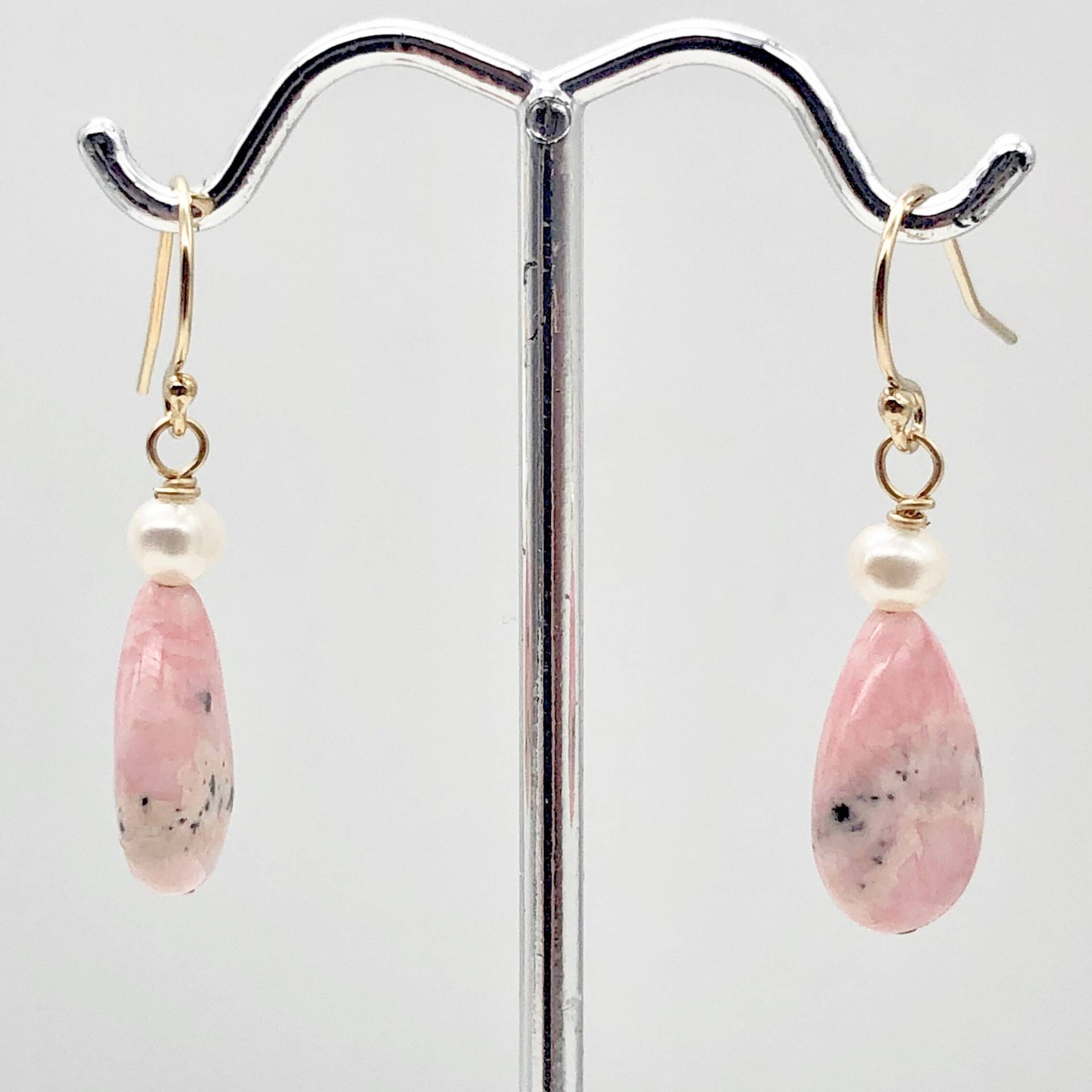 Teardrop Rhodochrosite Und Pearl Drop 14K Gold Filled Ohrringe | 2, 5 cm Lang von PremiumBeadStudio