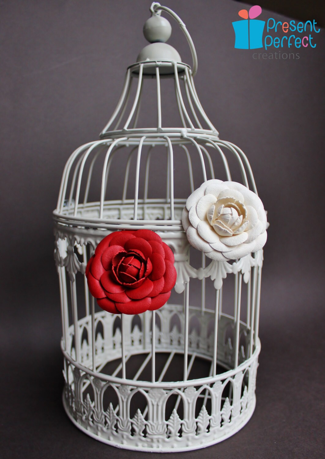 Muttertagsgeschenk Leder Kamelie Brosche, Anstecknadel, Haarspange von PresentPerfectStudio