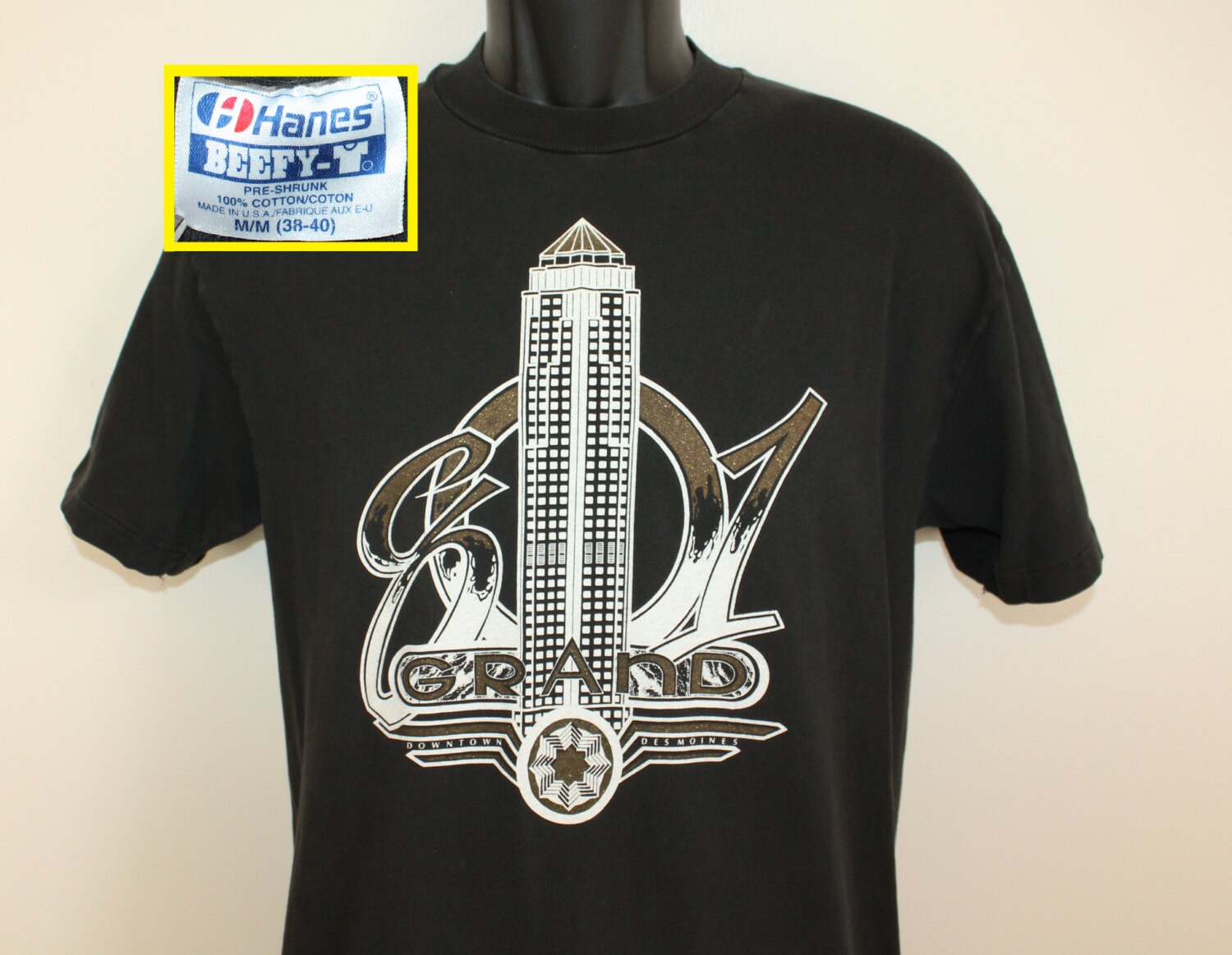 801 Grand Vornehmsten Gebäude Wolkenkratzer Jahrgang T-Shirt M Schwarz 80Er Jahre 90Er Des Moines Iowa 801 Grand Vornehmsten Gebäude Wolkenkratzer Jahrgang T-Shirt M Schwarz 80Er Jahre 90Er Des Moines Iowa von PreserveVintage