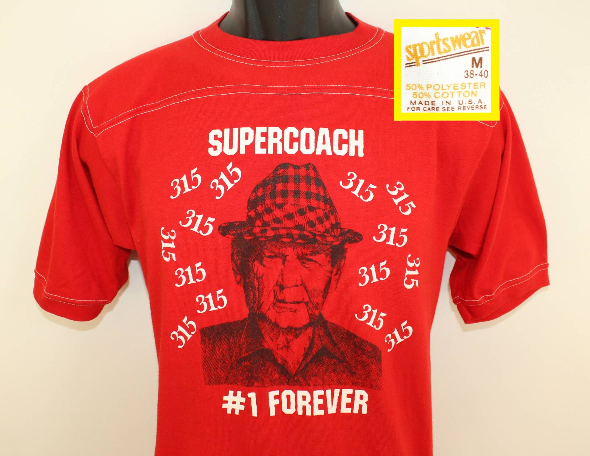 Bär Bryant Alabama Crimson Tide Jahrgang T-Shirt S/M 80Er Jahre Sportswear College-Football Supercoach #1 Für Immer Bär Bryant Alabama Crimson Tide Jahrgang T-Shirt S/M 80Er Jahre Sportswear College-Football Supercoach #1 Für Immer von PreserveVintage