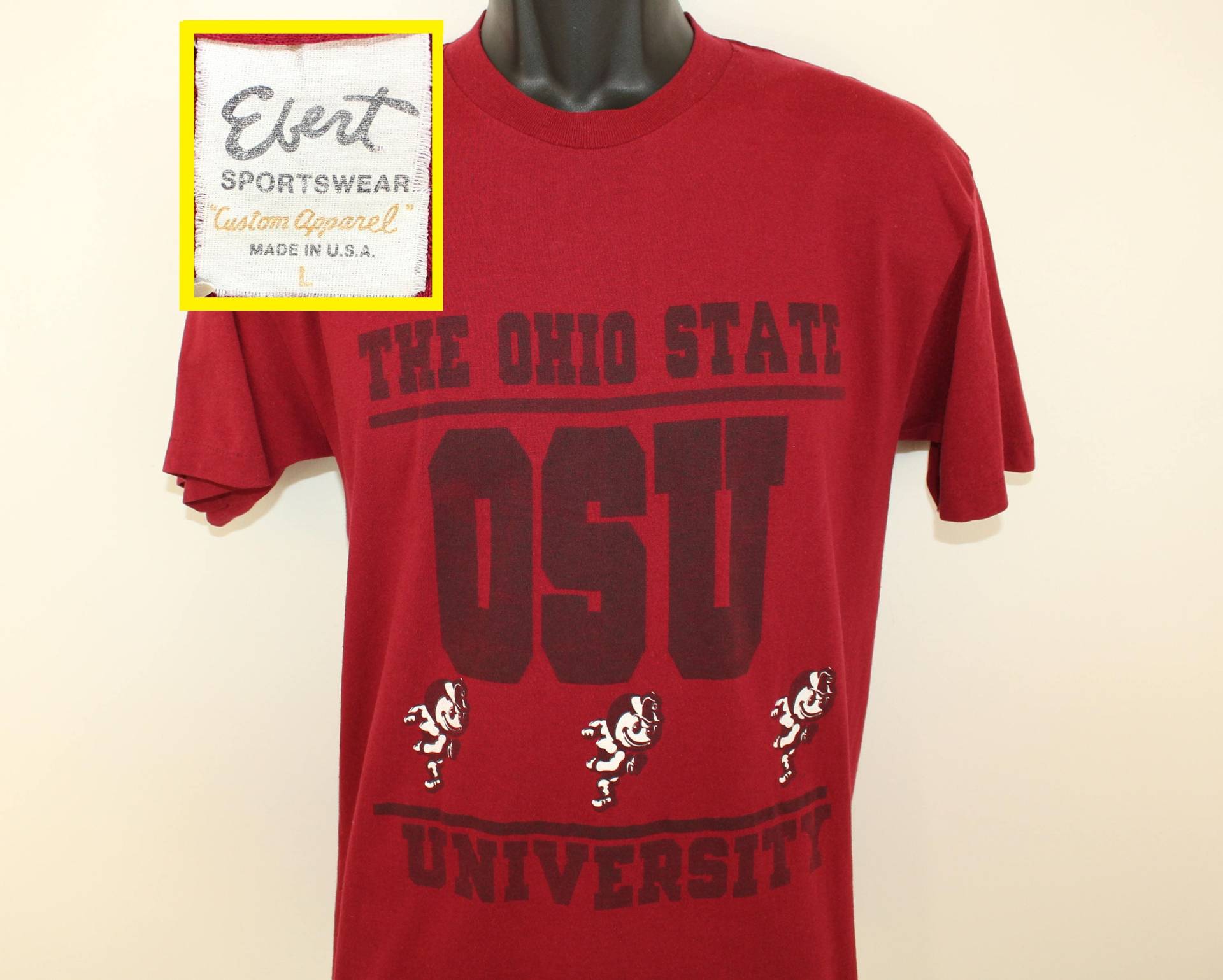 Die Ohio State Buckeyes Vintage T-Shirt M Bordeaux 80Er Jahre Ebert-College-Fußball-Universität Ncaa Brutus Die Ohio State Buckeyes Vintage T-Shirt M Bordeaux 80Er Jahre Ebert-College-Fußball-Universität Ncaa Brutus von PreserveVintage