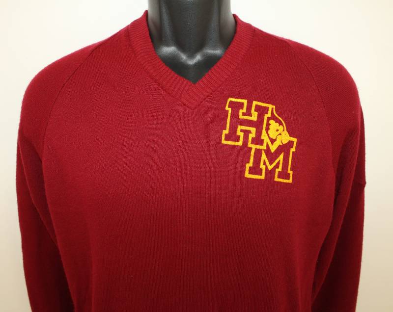 Hm Kardinäle Vintage V-Neck Pullover Bordeaux Kastanienbraun Langarm-70Er Jahre 80Er Schule Maskottchen Grafik Hm Kardinäle Vintage V-Neck Pullover Bordeaux Kastanienbraun Langarm-70Er Jahre 80Er Schule Maskottchen Grafik von PreserveVintage