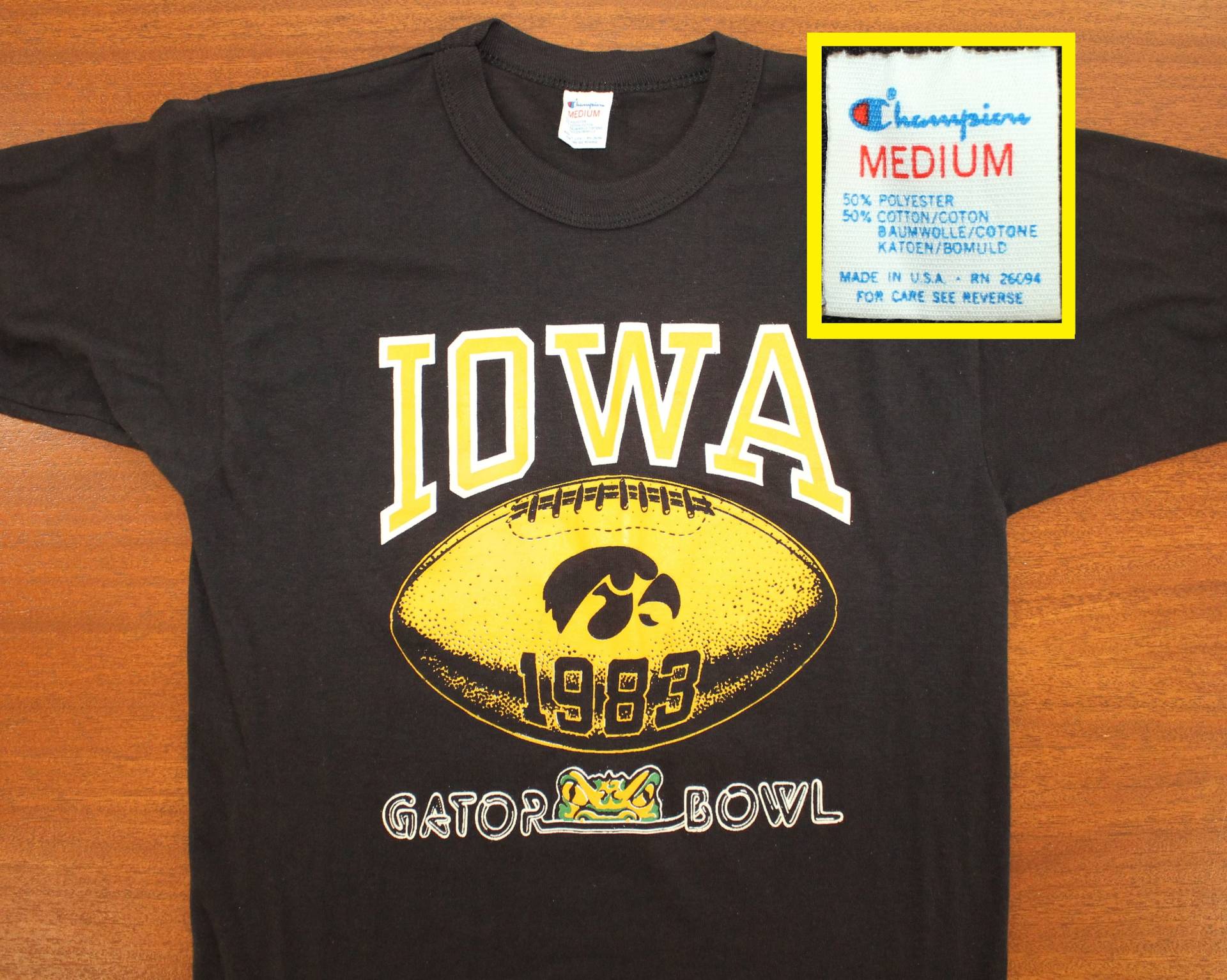 Iowa Hawkeyes 1983 Gator Schüssel Vintage T-Shirt S Schwarz 80Er Jahre Ncaa College Football-Schale-Spiel Iowa Hawkeyes 1983 Gator Schüssel Vintage T-Shirt S Schwarz 80Er Jahre Ncaa College Football-Schale-Spiel von PreserveVintage