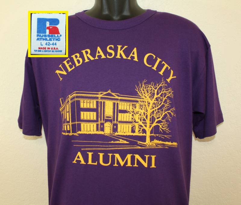 Nebraska City Alumni Jahrgang T-Shirt L Lila 80 S 90 Russell Athletic Nebraska City Alumni Jahrgang T-Shirt L Lila 80 S 90 Russell Athletic von PreserveVintage