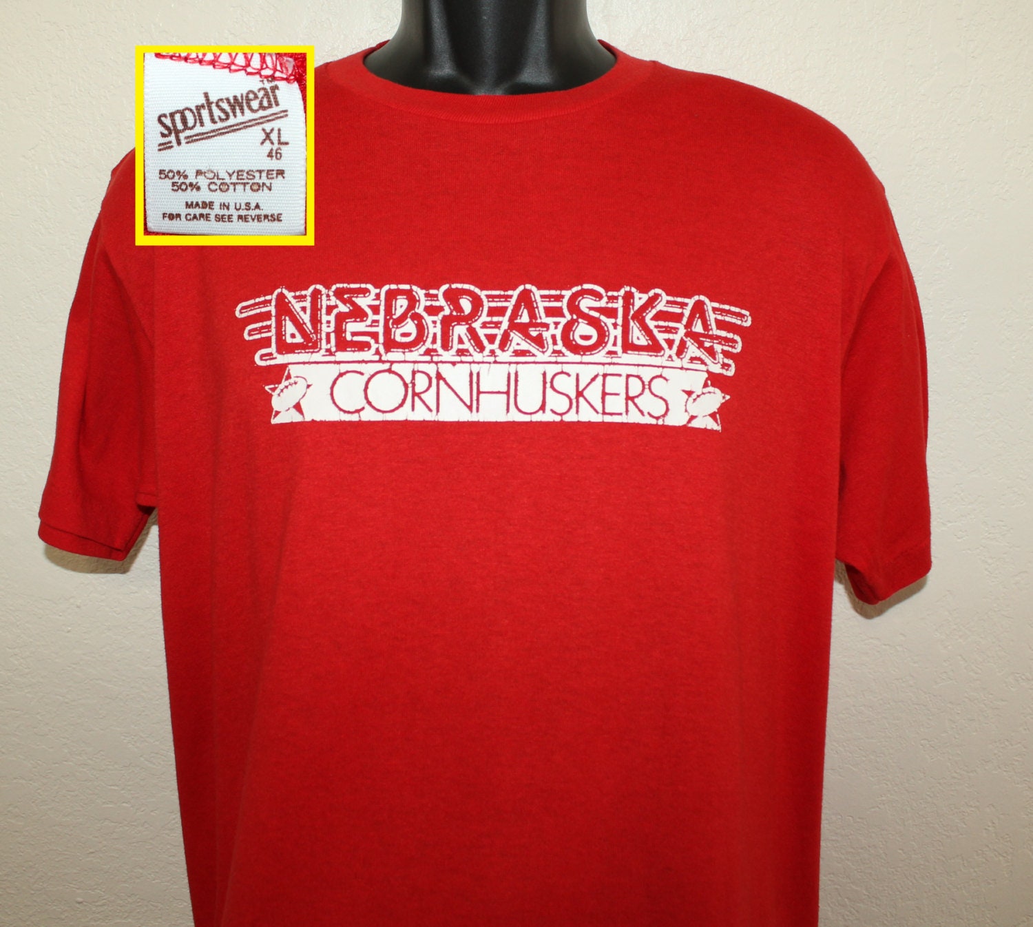 Nebraska Cornhuskers Fußball Jahrgang T-Shirt L Rot 80Er Jahre Sportswear Weiche Dünne Nebraska Cornhuskers Fußball Jahrgang T-Shirt L Rot 80Er Jahre Sportswear Weiche Dünne von PreserveVintage