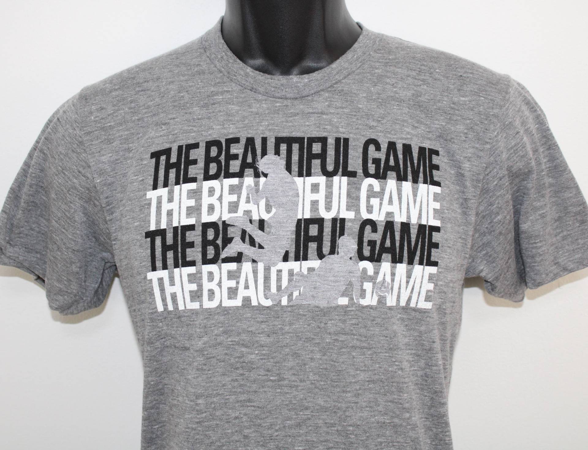 Schöne Spiel Fußball T-Shirt Von American Apparel Tri-Blend Schöne Spiel Fußball T-Shirt Von American Apparel Tri-Blend von PreserveVintage