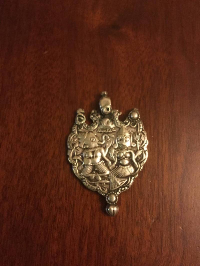 Alter Hochwertiger Silber Ganesh Parvati Anhänger von PreservedBeauties