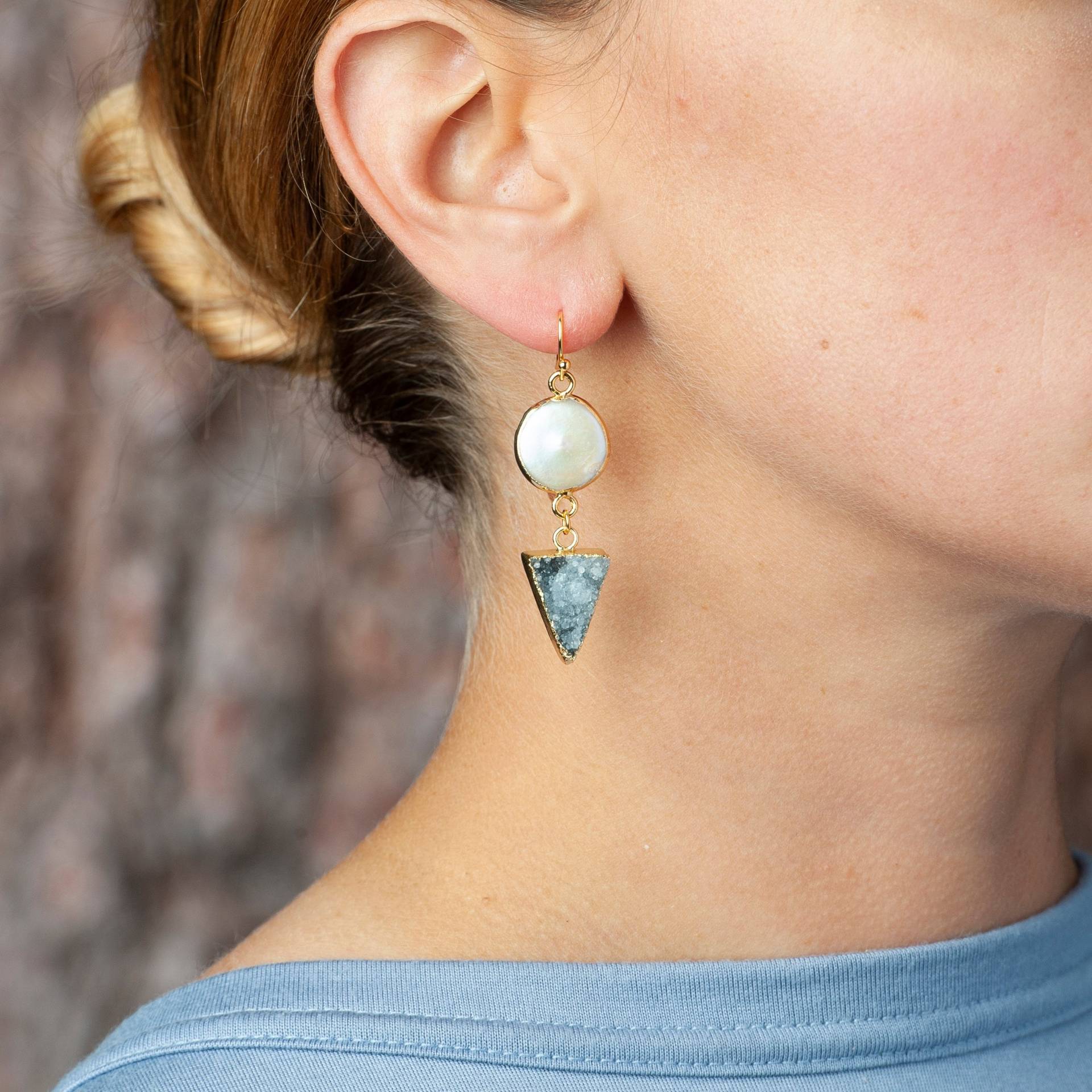 Devan Land Und Meer Ohrringe, Goldene Zwei-Schicht-Ohrringe, Presh Perlmutt & Druzy Punkt Edelstein Tropfen Ohrringe Devan Land Und Meer Ohrringe, Goldene Zwei-Schicht-Ohrringe, Presh Perlmutt & Druzy Punkt Edelstein Tropfen Ohrringe von PreshStudio