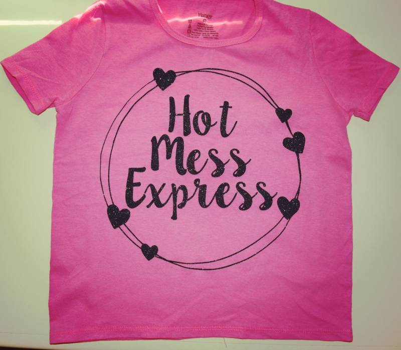Hot Mess Express Jugend T-Shirt von PreshyPolkaDot