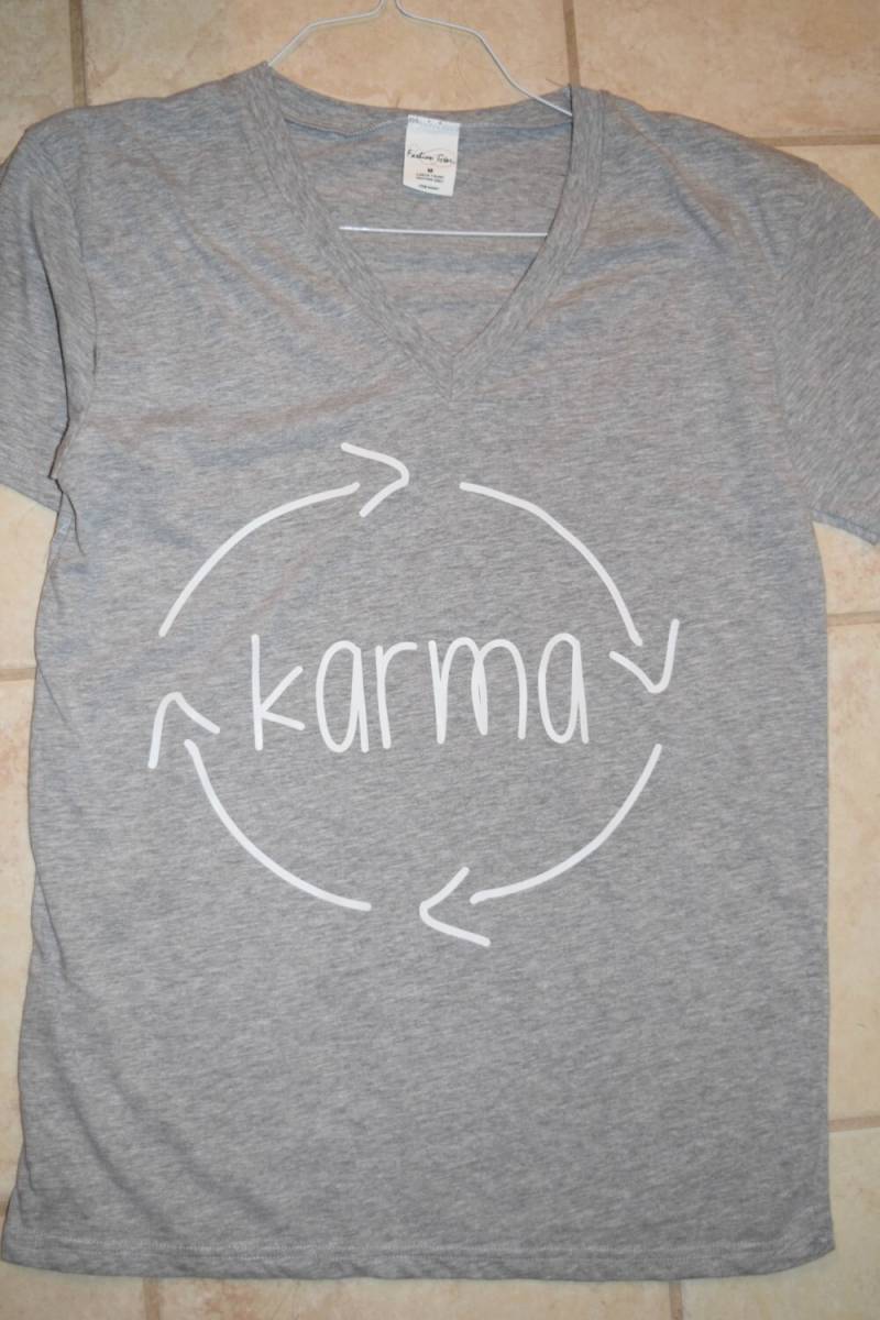Karma Erwachsenen T-Shirt von PreshyPolkaDot