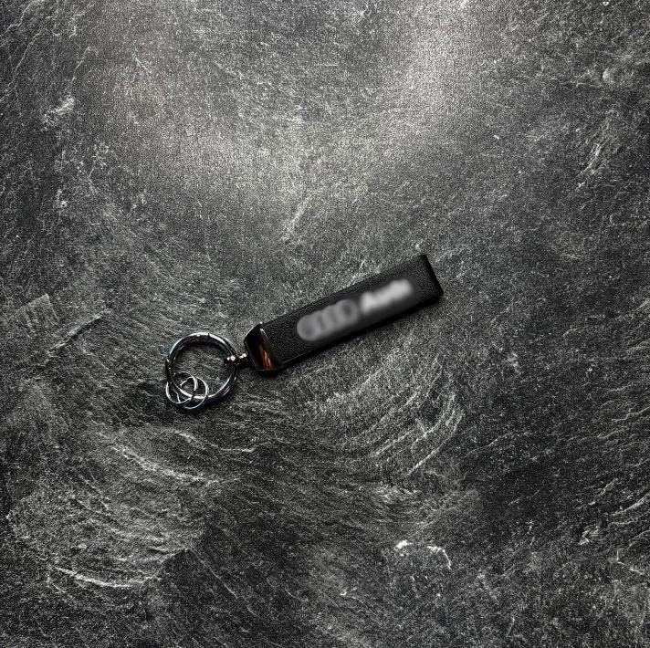 Schlüsselanhänger Aus Schwarzes Lederimitat Mit Logo - Passend Für Audi Schlüsselanhänger Aus Schwarzes Lederimitat Mit Logo - Passend Für Audi von PrestigeAccessoires