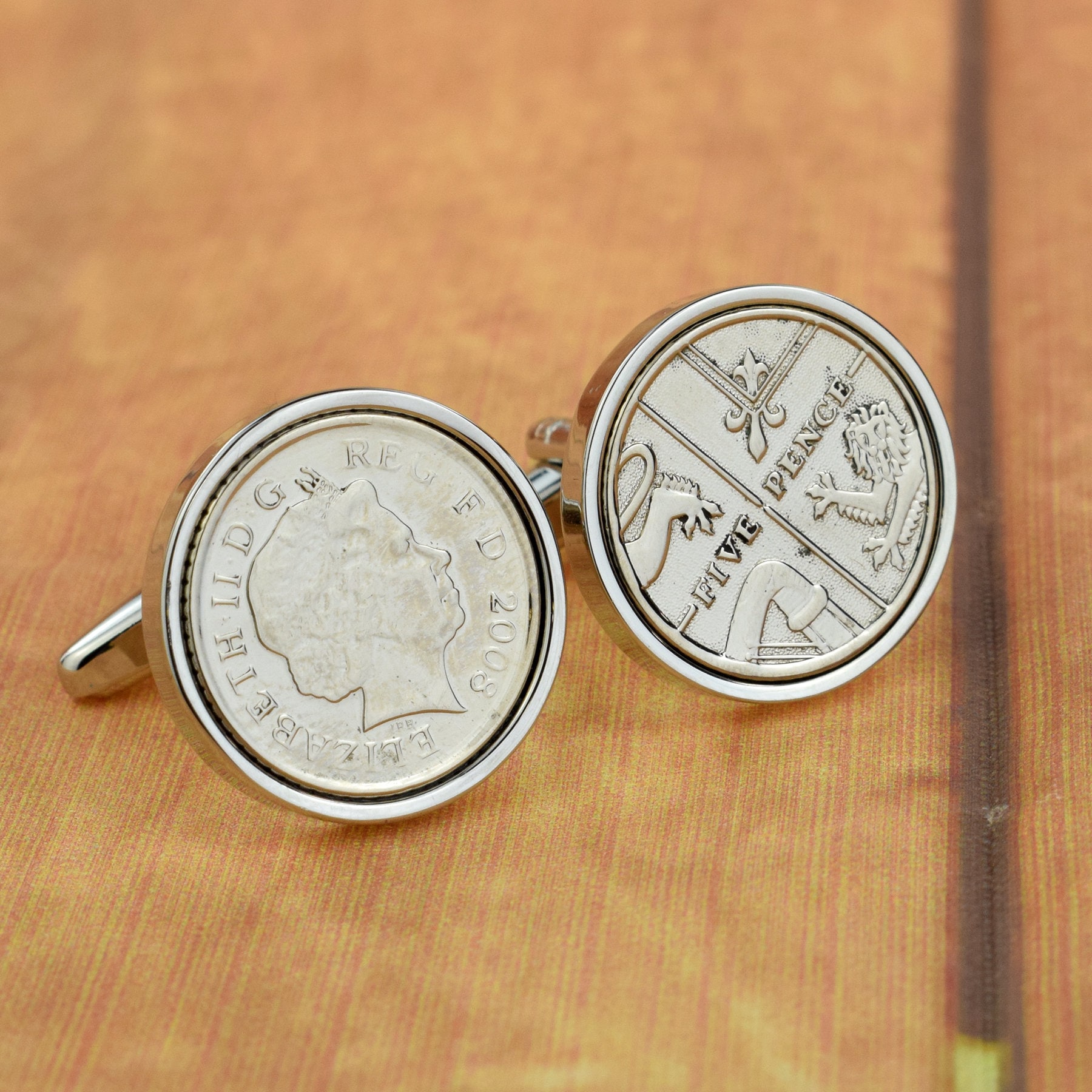 5 Pence-stück Manschettenknöpfe in Personalisierter Manschettenknopfbox 5 Pence-stück Manschettenknöpfe in Personalisierter Manschettenknopfbox von PrestigeGiftware