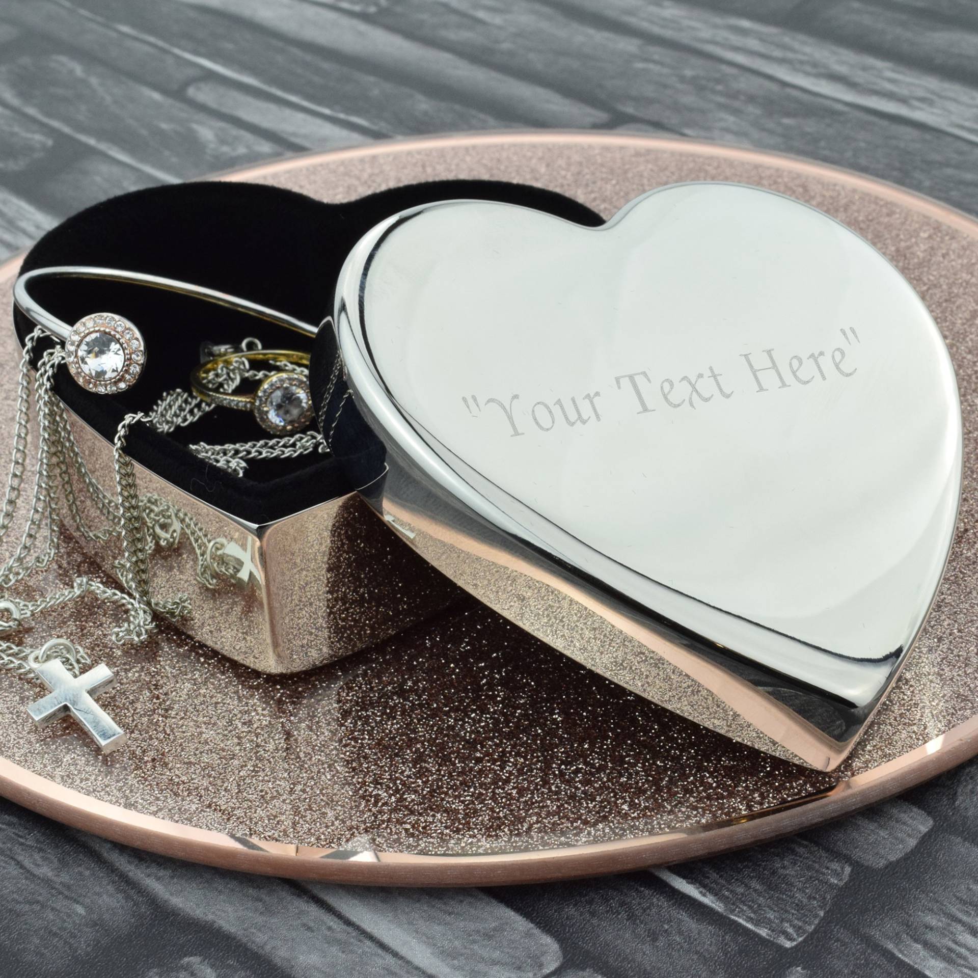 Herzförmige Silberne Trinketbox Mit Eingravierter Nachricht Auf Der Vorderseite Herzförmige Silberne Trinketbox Mit Eingravierter Nachricht Auf Der Vorderseite von PrestigeGiftware