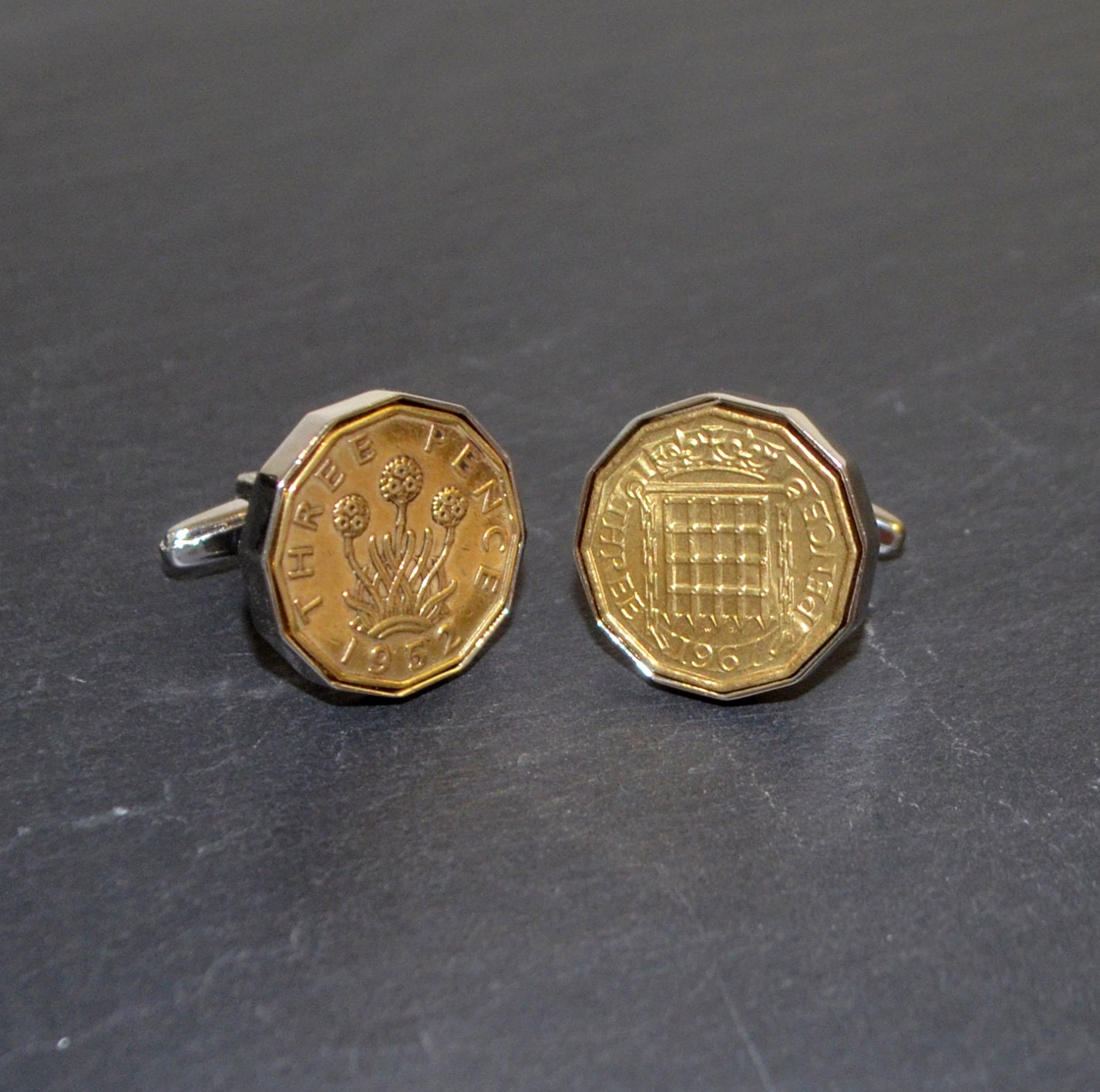 Retro-stil Echte Polierte Thrupenny Bit Manschettenknöpfe Zum Geburtstag Des Jahrestages in Einer Personalisierten Manschettenknopfbox von PrestigeGiftware