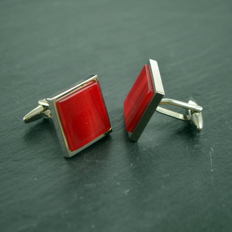 Tiefrote Crimson Flame Hand Set Manschettenknöpfe in Personalisierter Manschettenknopfbox von PrestigeGiftware