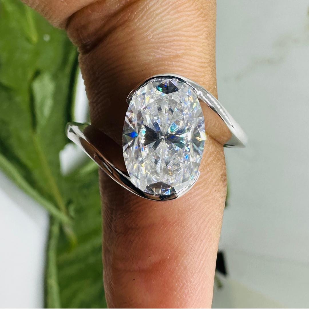 3.50 Karat Ovaler Moissanit Verlobungsring in 14K Gelbgold Mit Sidestone | Braut Set Spannung Großem Stein & Halbe Lünette 3.50 Karat Ovaler Moissanit Verlobungsring in 14K Gelbgold Mit Sidestone | Braut Set Spannung Großem Stein & Halbe Lünette von PrestigePearlsJewels