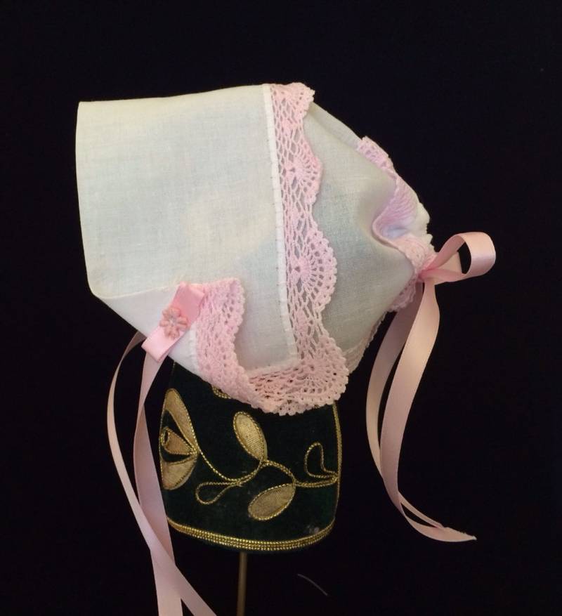 Spitze Umrandete Hanky Bonnet Gestickte Erbstück Baby Girl von PrestonCourt