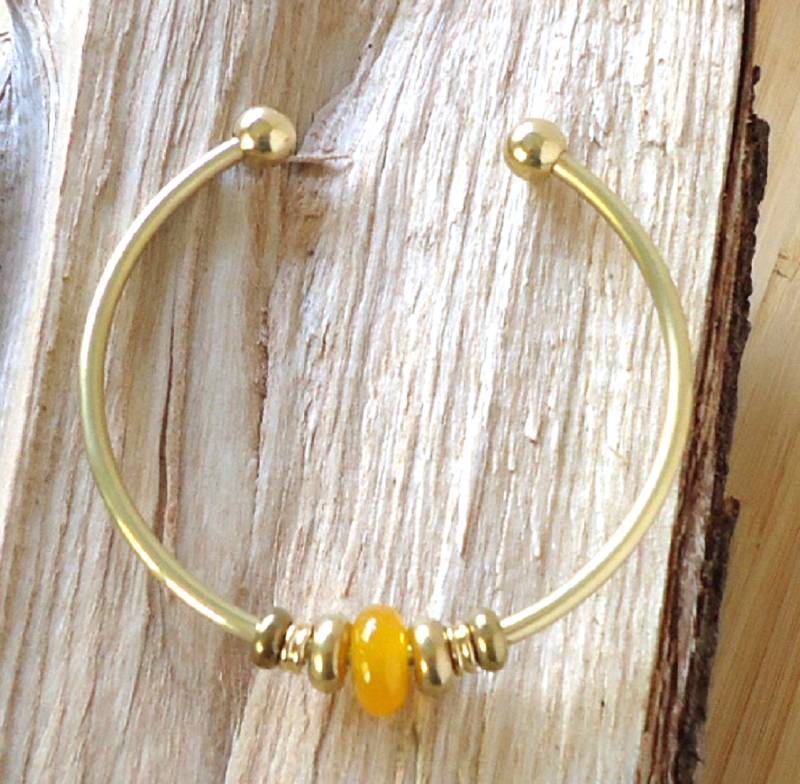 Vintage Style Messing Armreif Mit Gelber Jade Und Messingperlen von PrettiestStarDesign