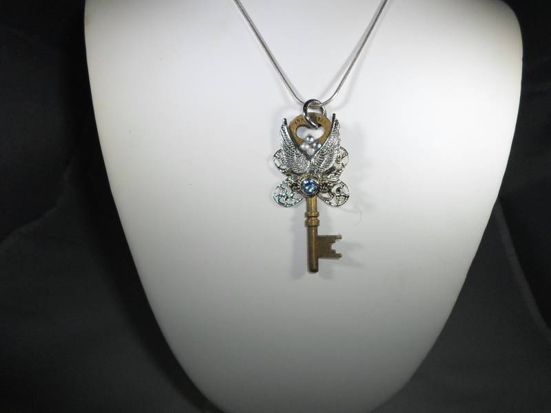 Schlüssel Mit Blauen Strass Flügel Schlüssel Mit Blauen Strass Flügel von PrettifyByT