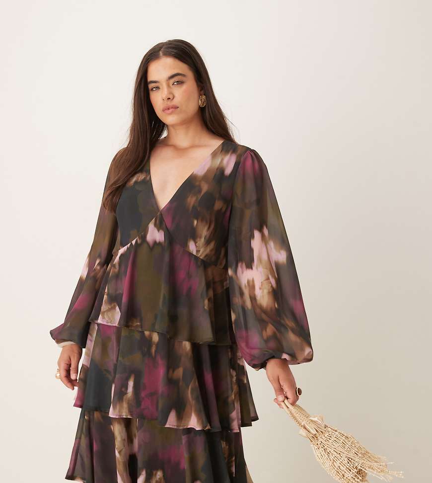 Pretty Lavish Curve - Ashton - Gestuftes Midaxi-Kleid mit Rüschen und abstraktem Muster-Bunt von Pretty Lavish Curve
