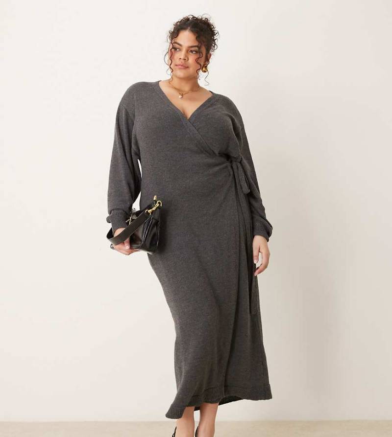 Pretty Lavish Curve - Beau - Gestricktes Midaxi-Wickelkleid in Anthrazit-Grau von Pretty Lavish Curve
