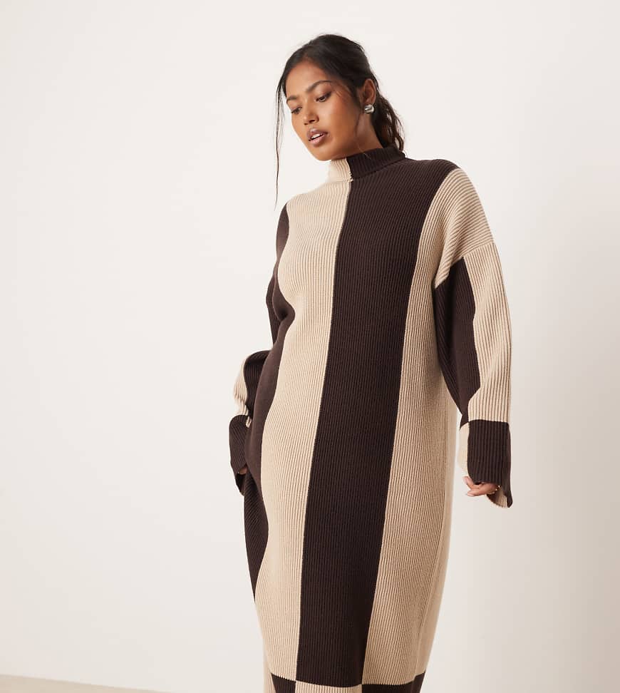 Pretty Lavish Curve - Hochgeschlossenes Pulloverkleid aus Rippstrick mit gespleißtem Design in Schokobraun und Cremeweiß-Brown von Pretty Lavish Curve