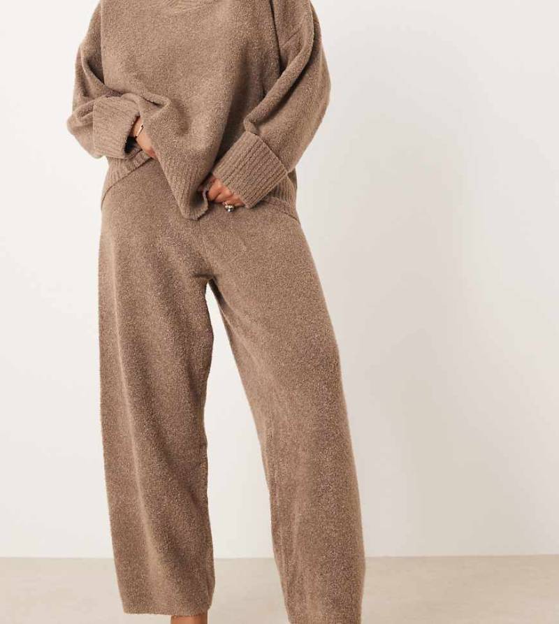 Pretty Lavish Curve - Hose aus strukturiertem Strick in dunklem Taupe mit Kordelzug und weitem Bein, Kombiteil-Brown von Pretty Lavish Curve