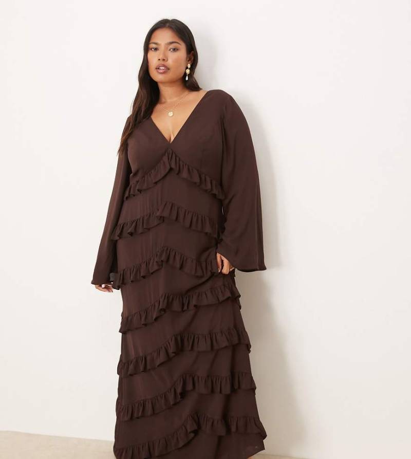 Pretty Lavish Curve - Langärmliges Maxikleid in Schokobraun mit Rüschen von Pretty Lavish Curve