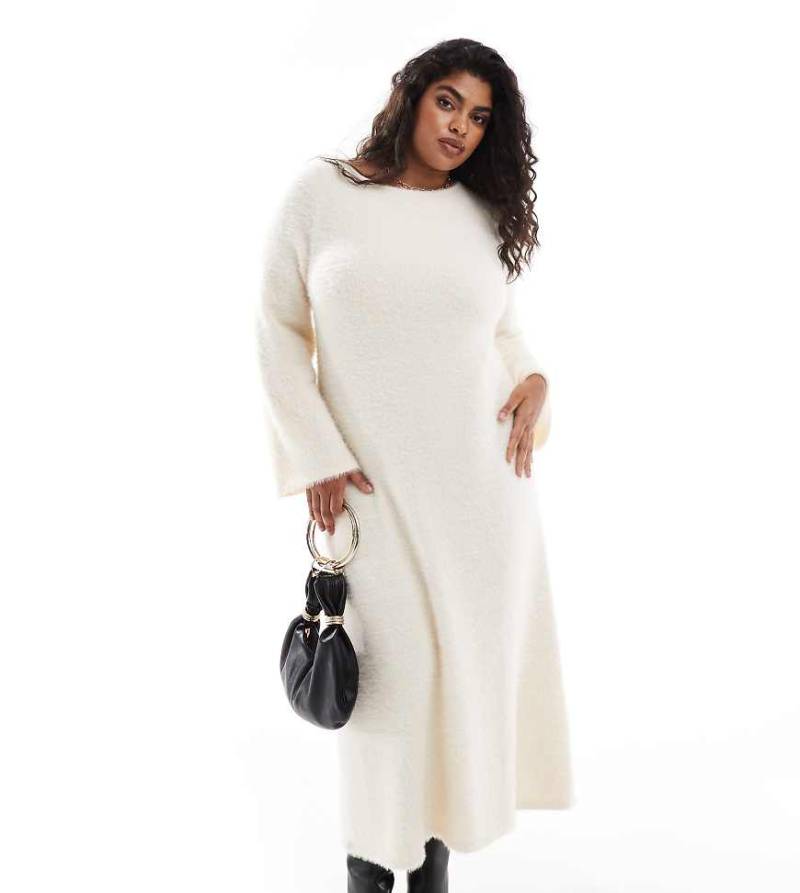 Pretty Lavish Curve - Midaxikleid aus flauschigem Strick in Creme-Weiß von Pretty Lavish Curve