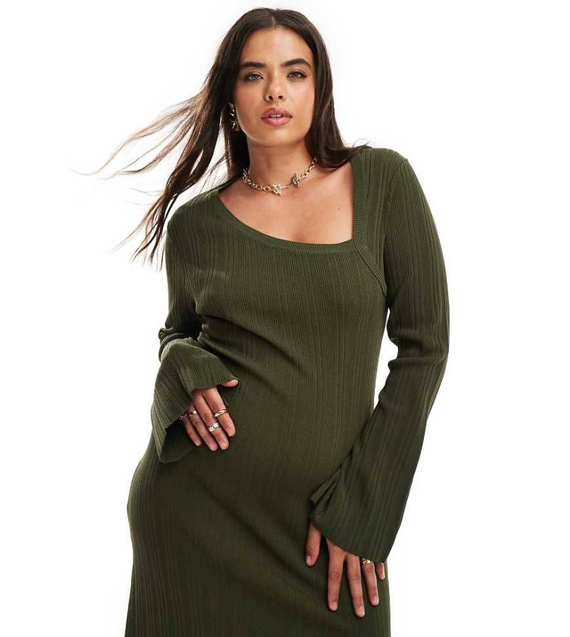 Pretty Lavish Curve - Midikleid aus olivgrünem Strickmaterial mit asymmetrischem Schnitt und Beinschlitz von Pretty Lavish Curve