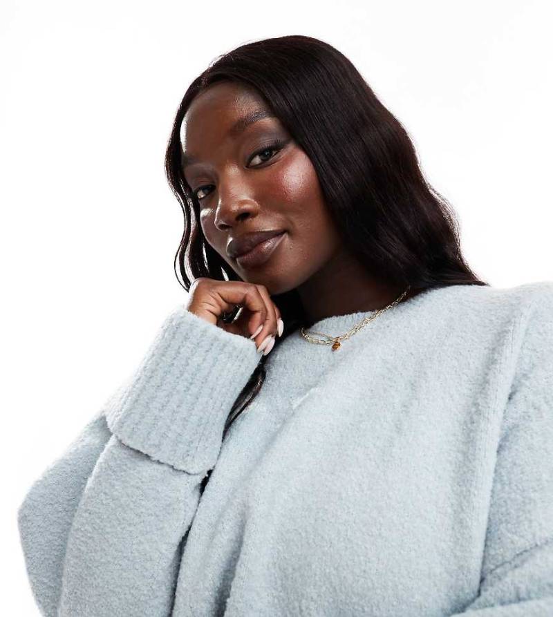 Pretty Lavish Curve - Oversize-Strickpullover aus Teddyfell in Staubblau von Pretty Lavish Curve