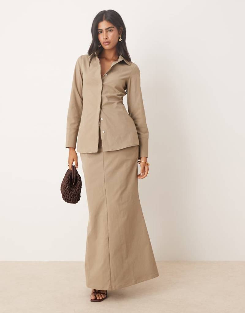 Pretty Lavish - Ausgestellter Maxirock in Stein, Kombiteil-Neutral von Pretty Lavish