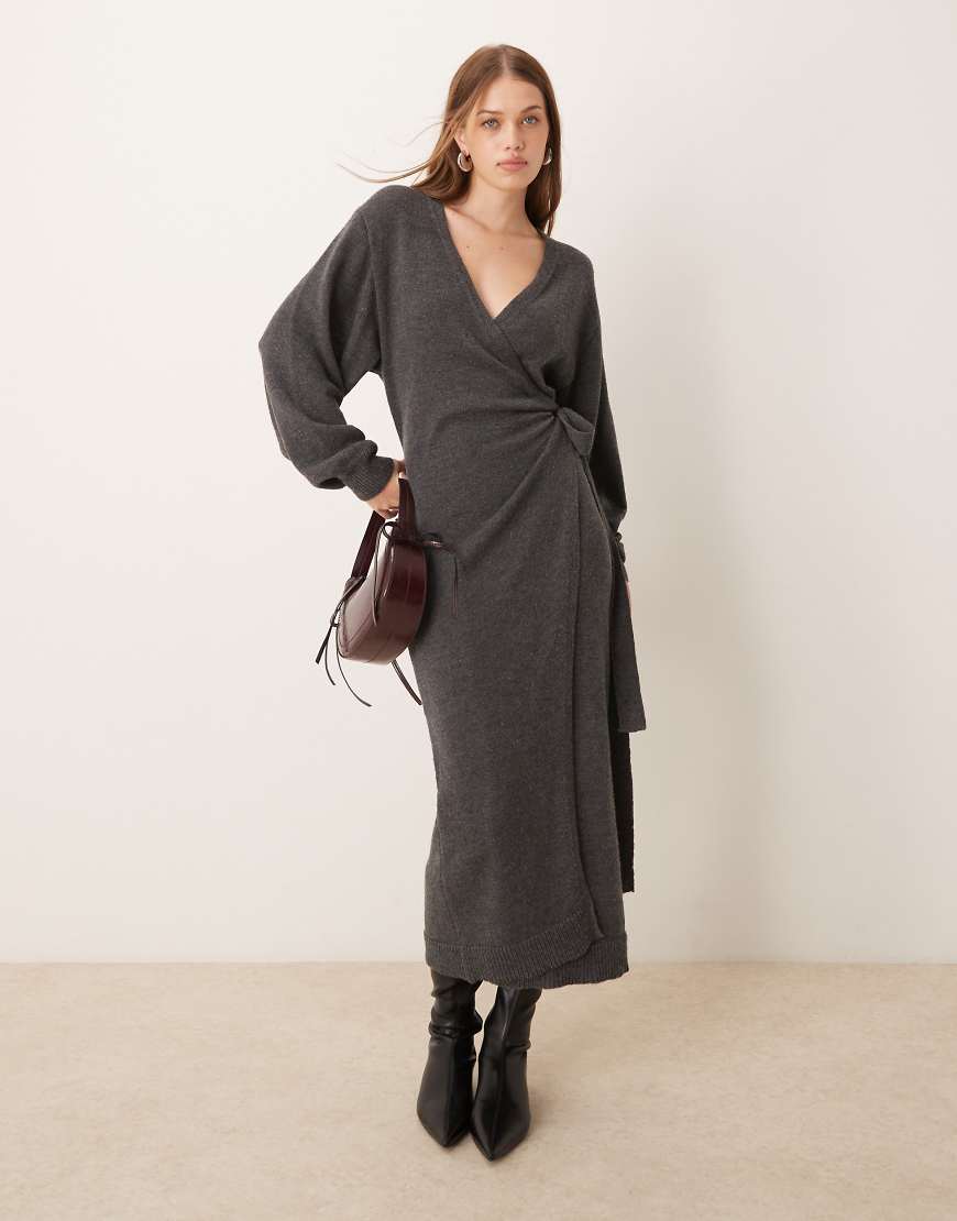 Pretty Lavish - Beau - Gestricktes Midaxi-Wickelkleid in Anthrazit-Grau von Pretty Lavish