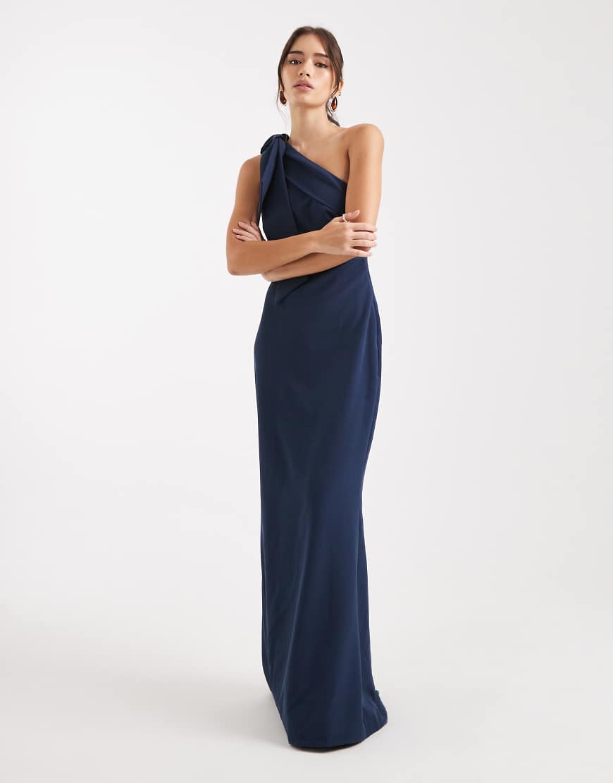 Pretty Lavish - Bridesmaid - Maxikleid aus Kreppstoff in Marineblau mit One-Shoulder-Schleifenträger von Pretty Lavish