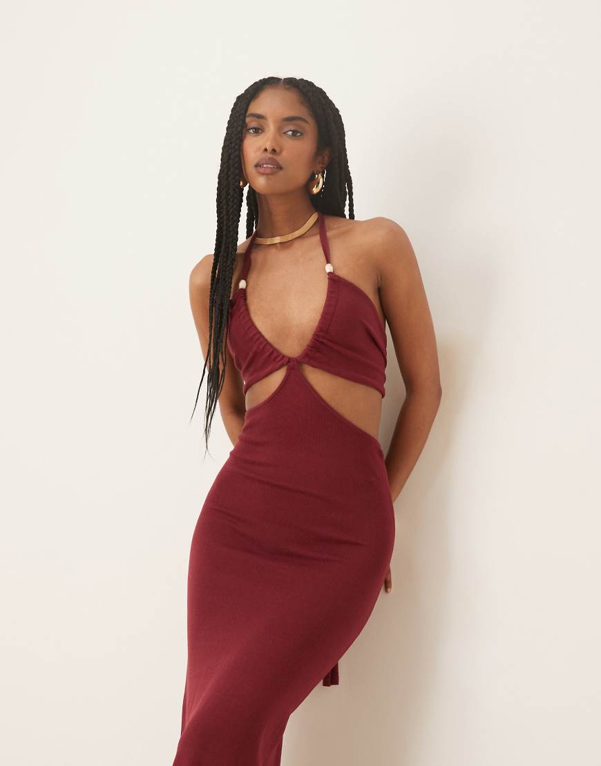 Pretty Lavish - Candice - Neckholder-Maxikleid in Burgunderrot mit Perlen von Pretty Lavish